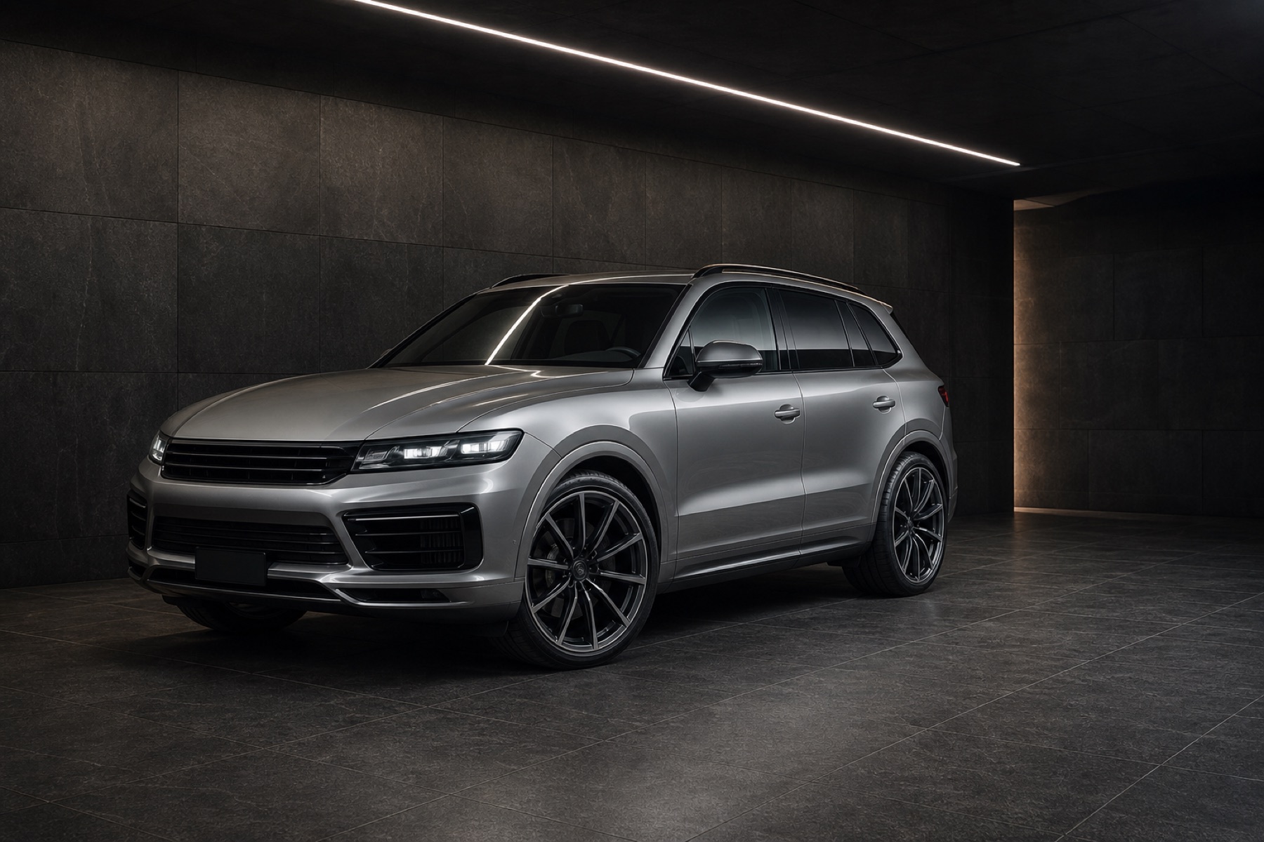 SUV grigio in studio